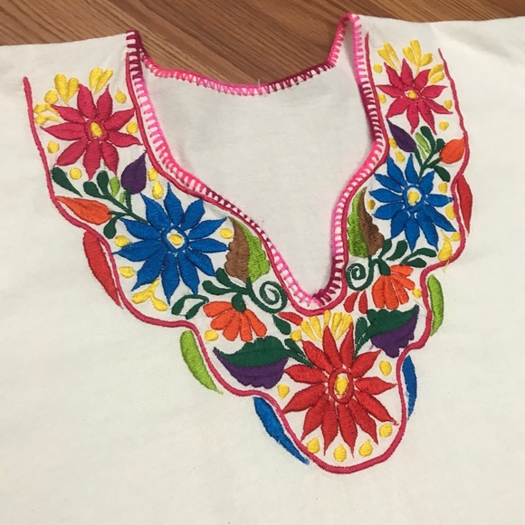 Gorgeous Vintage Mexican Embroidered Top - Picture 2 of 8